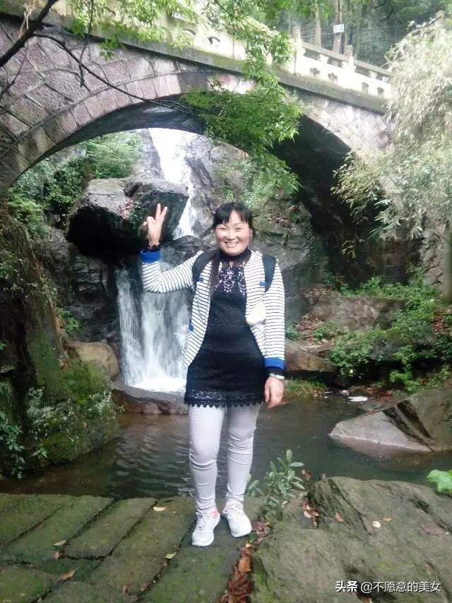 可爱的少妇自拍越来越丰满越来越成熟了