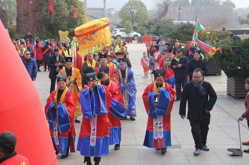 穹窿山风景区：金猪绘新春年味快乐过传统新年！