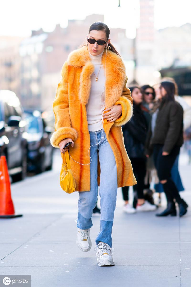 女人穿皮草的时候,女人穿皮草派克服好看吗