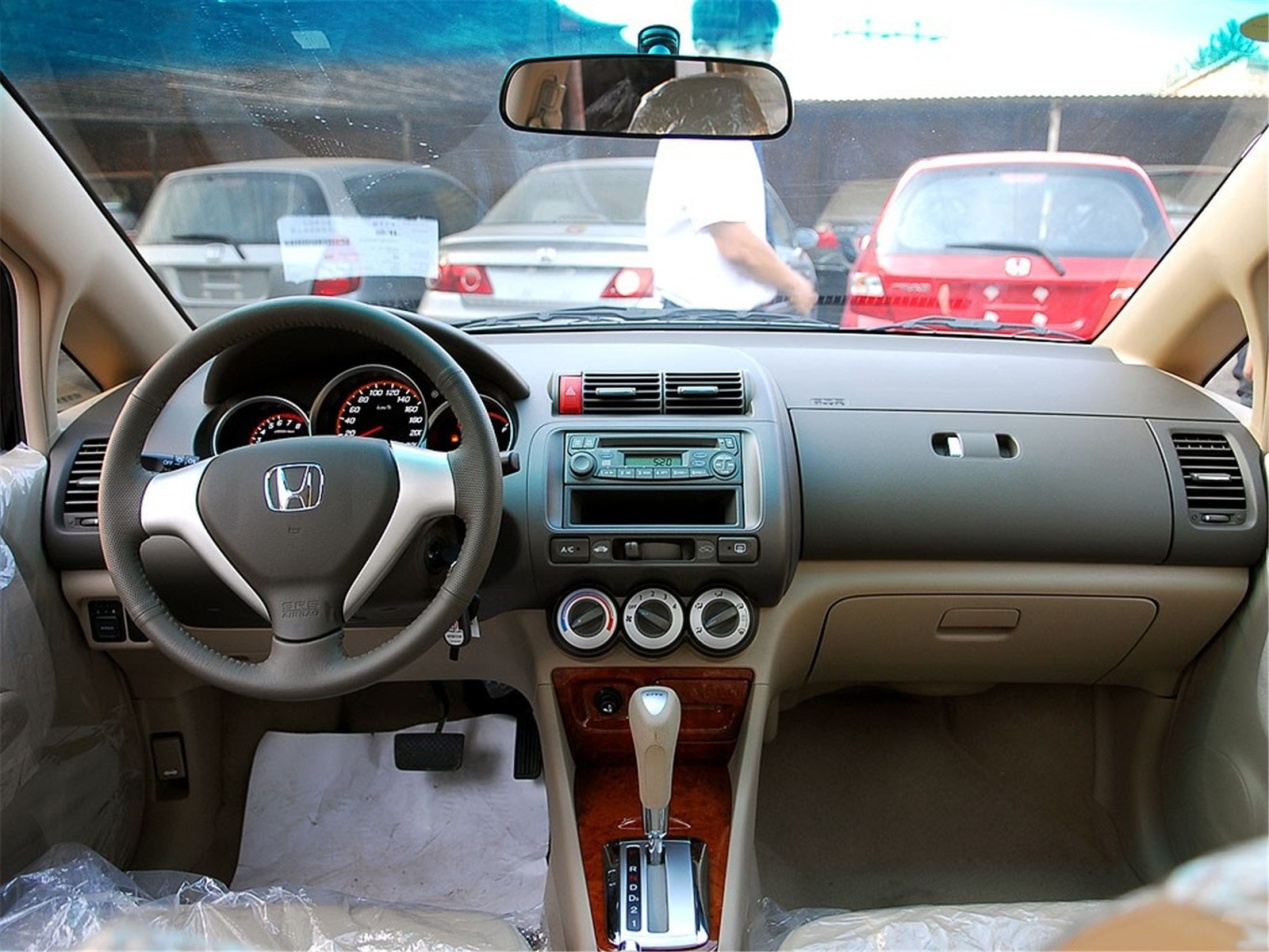 三厢飞度值得入手吗,1万2万多的飞度值得买吗