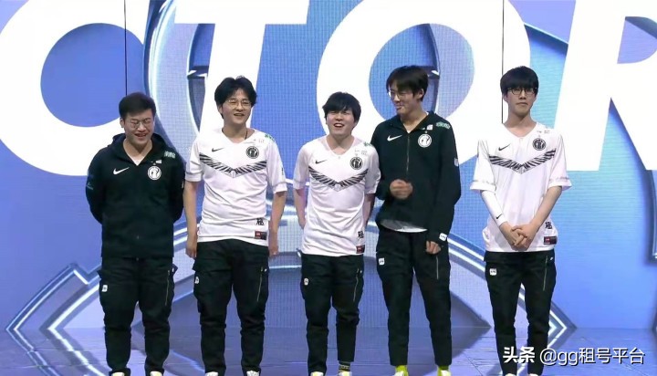 IG发“压岁钱”了?Rookie过年坚持直播,王校长直接打赏22W