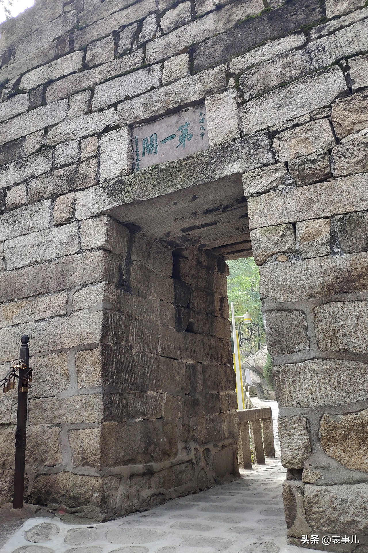 花160元和9个小时爬华山，还喝了一瓶15元的可乐，我是在找虐么？