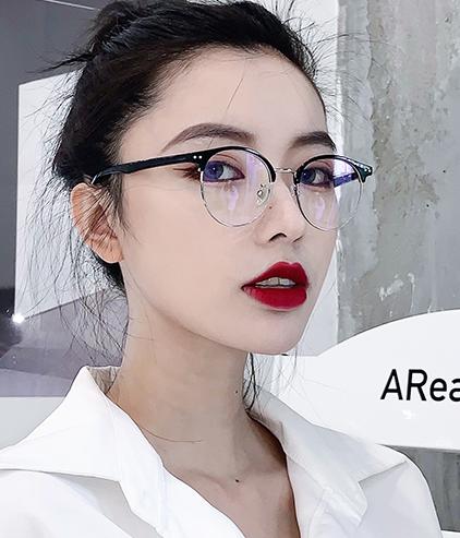 大脸圆脸适合什么样的镜框,脸比较小适合哪种镜框