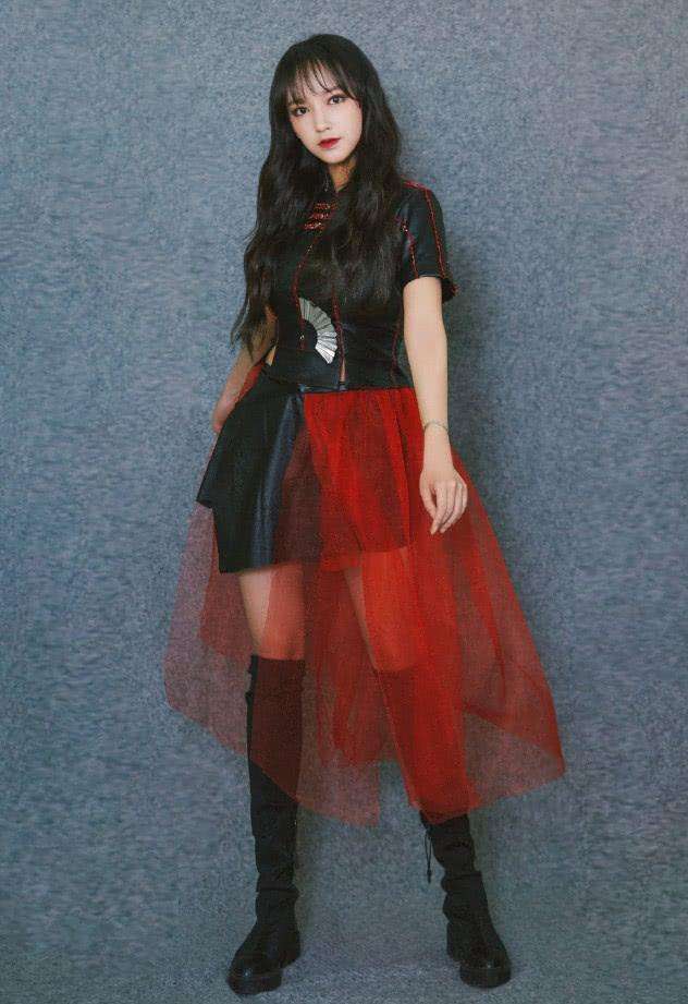 胡静穿黑色衣服,胡静露肩装