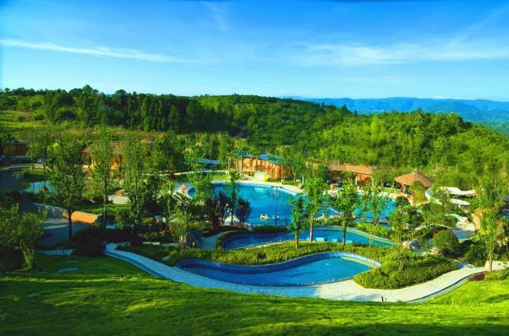 降温了一起去泡温泉,天气微凉正是泡温泉的好时候