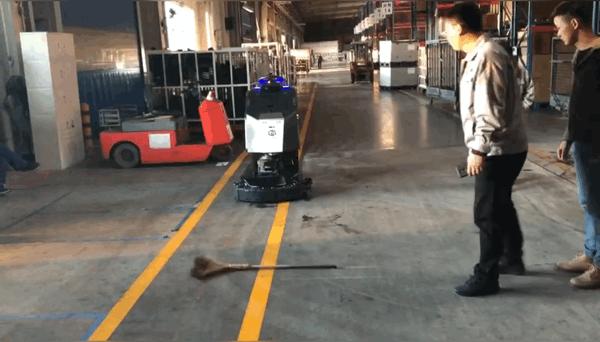 谁说机器人”行走”只求不撞墙?看高仙花式避障!