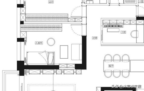 她将全屋吊顶拉平，衣柜采用“二八定律”，非常时尚大气，晒一晒
