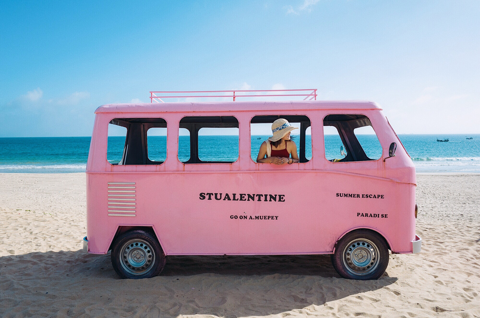 距离三亚60公里处有一个秘境，以“七彩沙滩”著称，知道的人不多