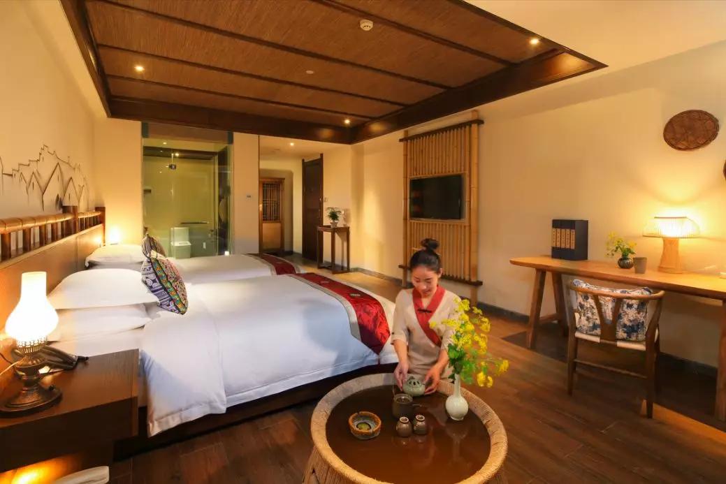 山顶云海自驾游,云海日出露营自驾游攻略