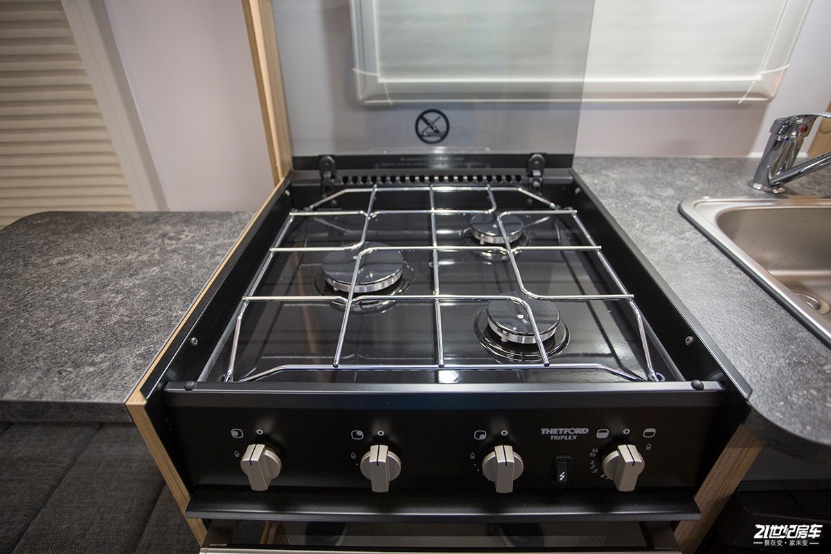 英国百丽d4,发现4拖挂式房车