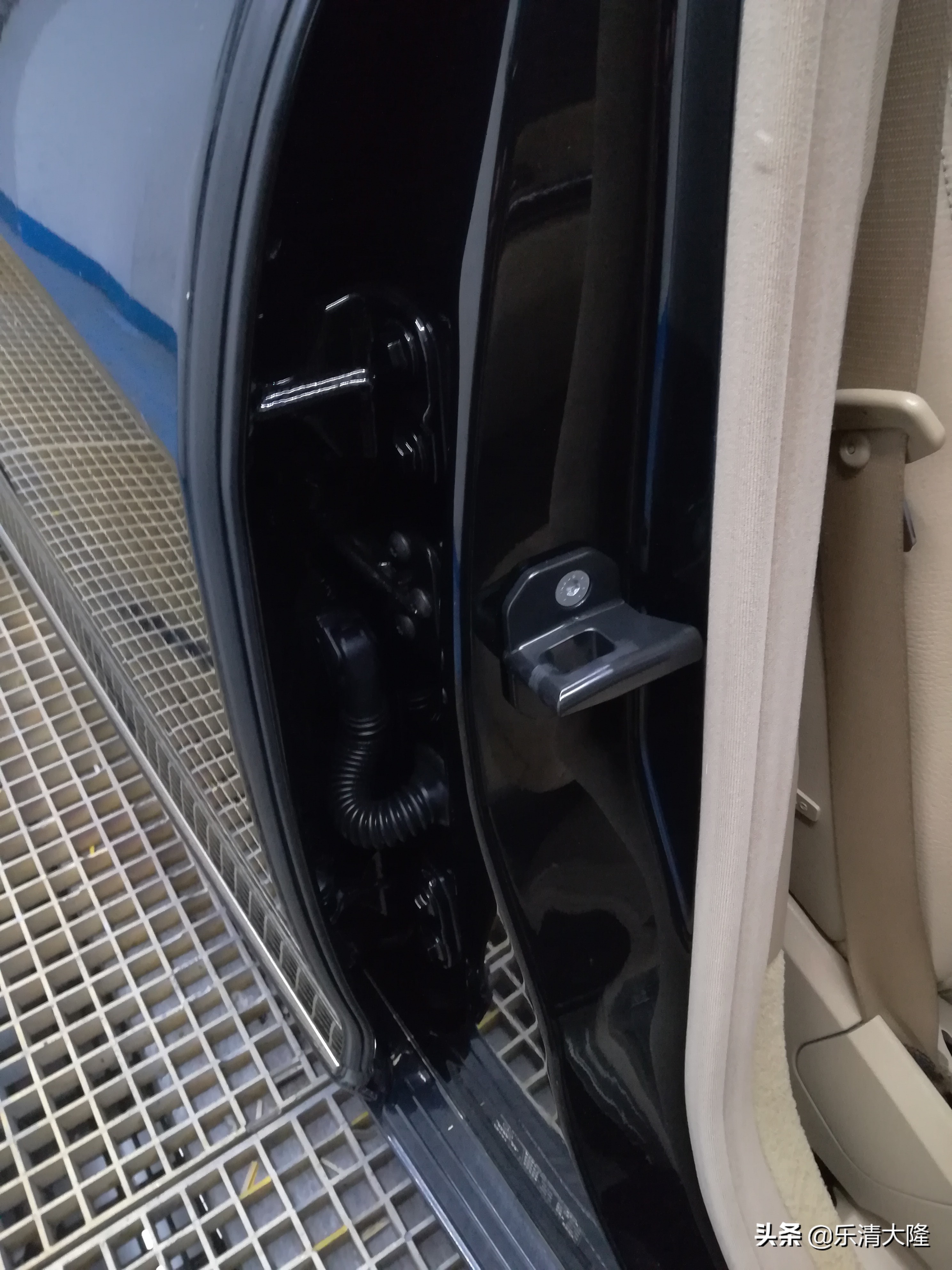 奔驰s350门边镀铬条,奔驰s350座椅清洗翻新