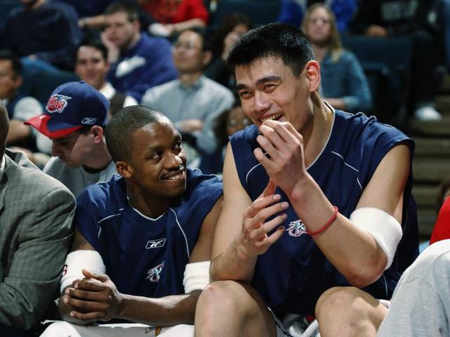 姚明现身球场,弗朗西斯现身姚明