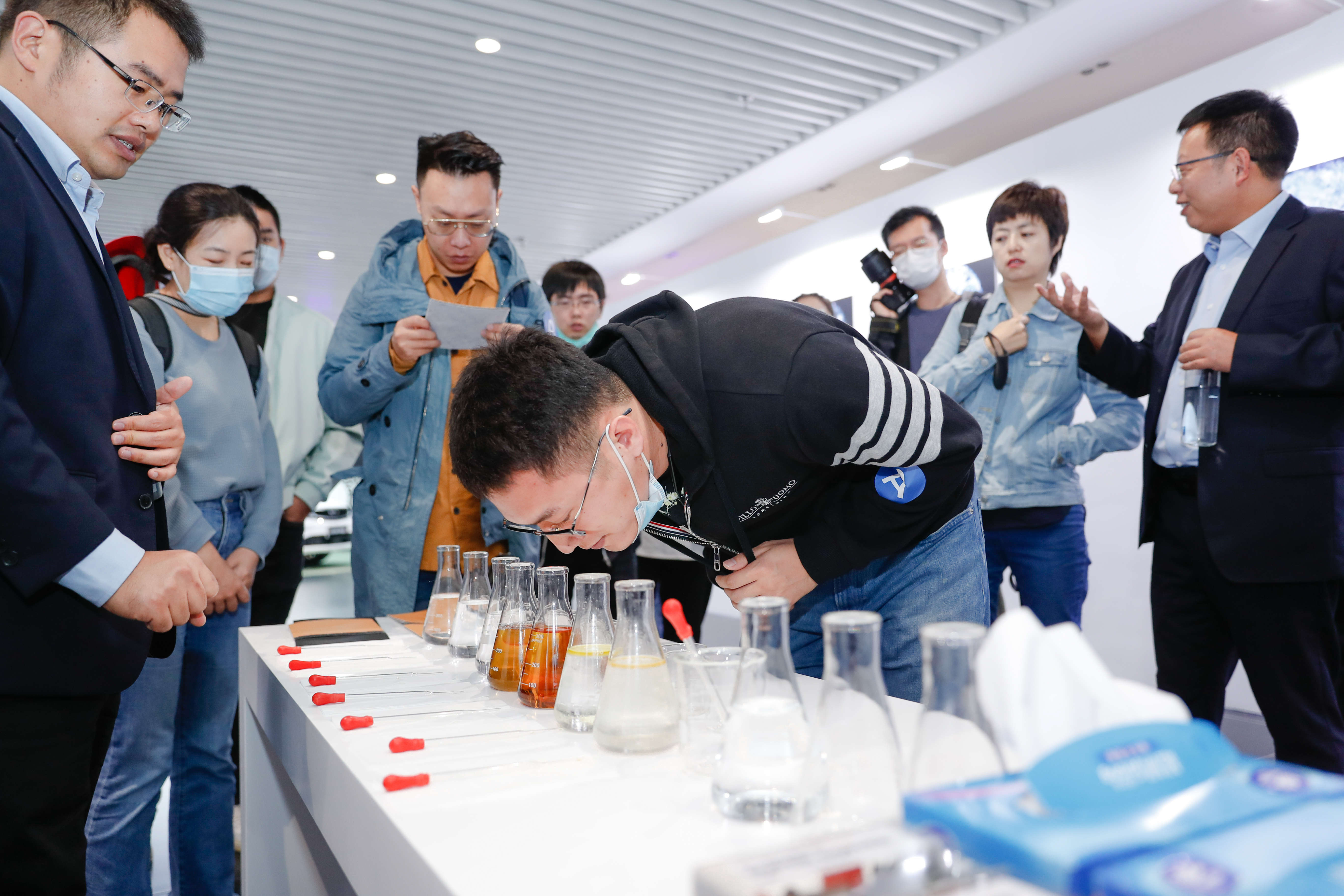 吉利汽车临海制造基地3号门,吉利临海基地第一台车