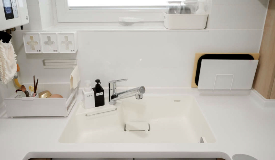 玻璃胶里面发霉怎么彻底解决,玻璃胶严重发霉怎么办