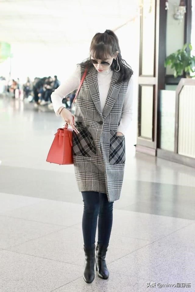 马蓉过年包饺子视频,马蓉机场穿马甲