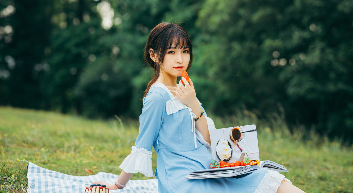 故事：我和男神见面就掐，明明是对冤家，他却穿玩偶服浪漫表白