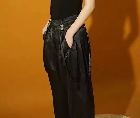 穿上背带裤,校门口保安叔叔都不拦我