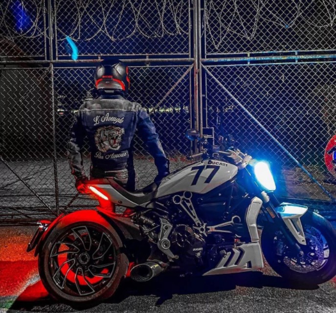 杜卡迪大魔鬼是巡航车还是街车,杜卡迪大魔鬼系列后座