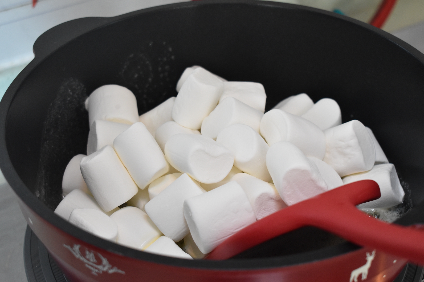 现在这个季节适合自制牛轧糖吗,自己在家做牛轧糖的方法