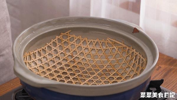 奶奶炖的鸡汤,老奶奶做的清炖鸡汤