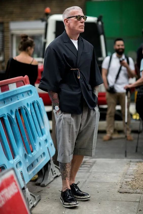 身高一米七左右穿什么衣服显高,一米七几身高怎么穿显高