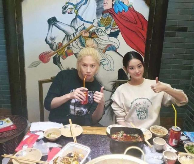 金希澈momo什么时候谈的,momo金希澈甜蜜互动