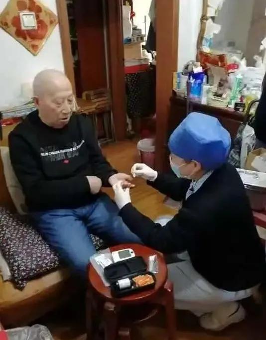 为民服务零距离主动上门解民忧,便民服务新举措暖心暖意解民忧