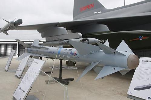 导弹精准击中敌方目标原理,导弹击中移动目标