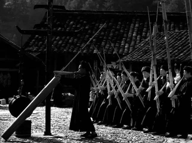 贵州用镰刀剃头的原始部落,偷南瓜是在哪里