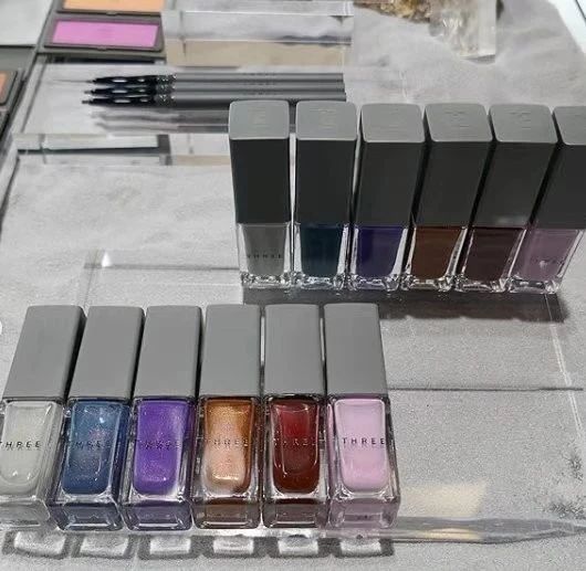 这个该死的女人也太会卖彩妆了吧,唱歌恐怕才是她的副业