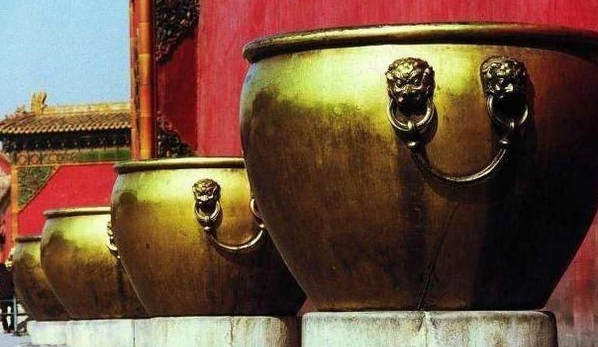 紫禁城怎么防止护城河结冰,故宫的防火水缸