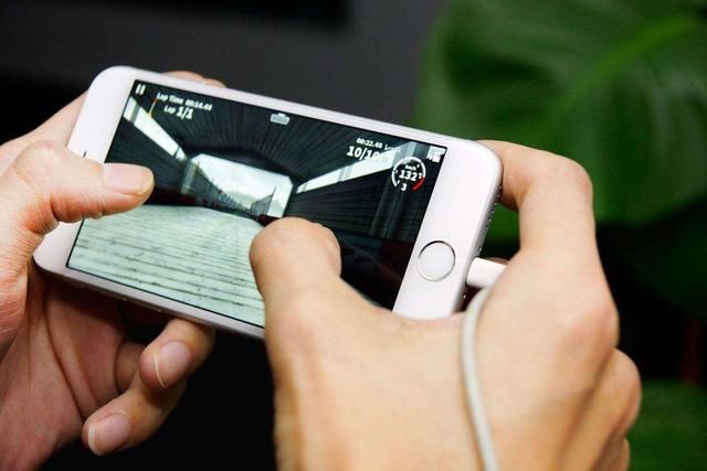 什么手机会发热严重,手机发烫是什么原因会爆炸吗