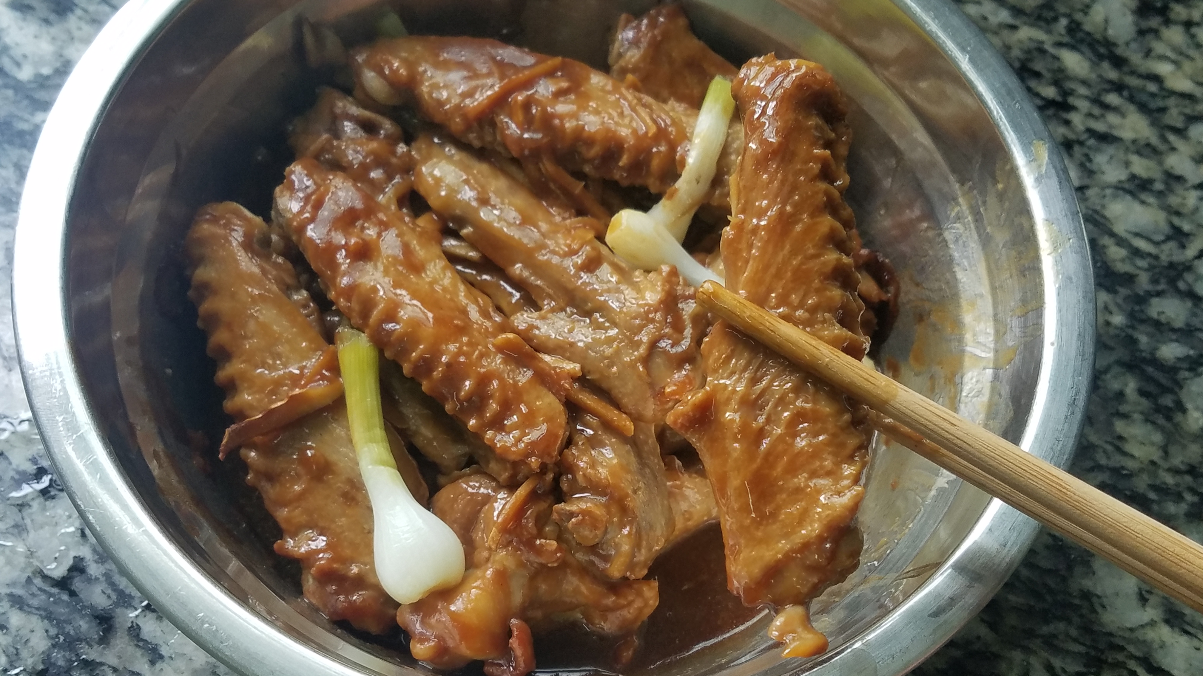 鸭翅中怎么做软烂入味,怎么把鸭翅鸭脚软烂入味