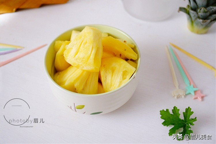 菠萝别再用盐水泡了,菠萝除了用盐水泡还可以怎么吃