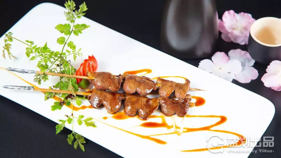 满满一大桌海鲜只要288元,满满一大碗16元吃到饱