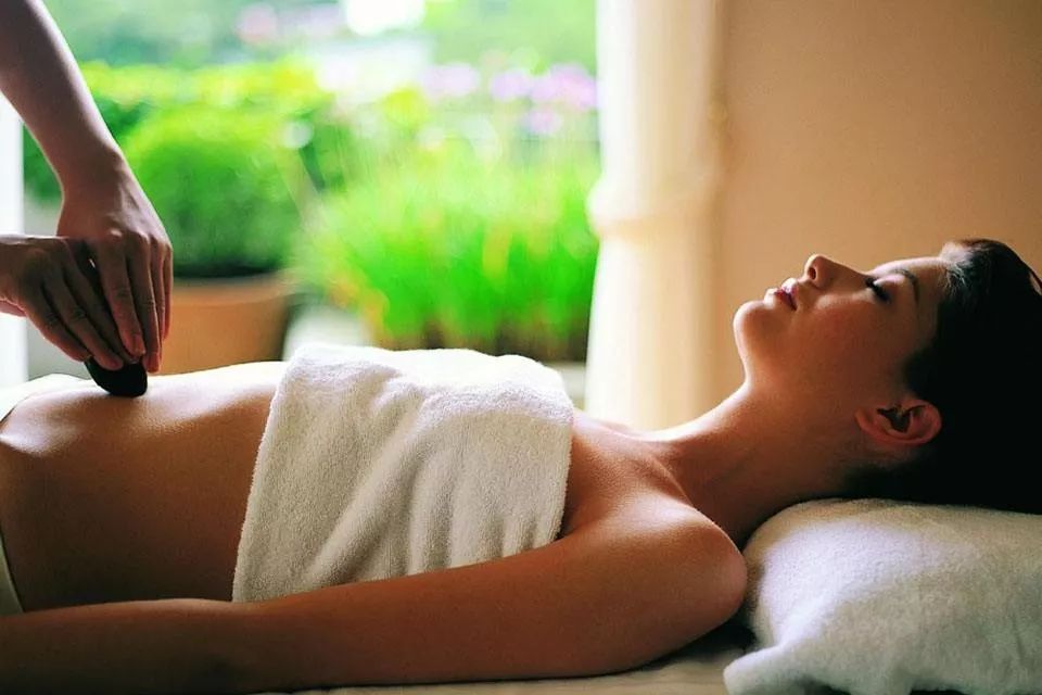 腹部出现紫色淤痕的原因,腹部淤堵导致腰部气血不足