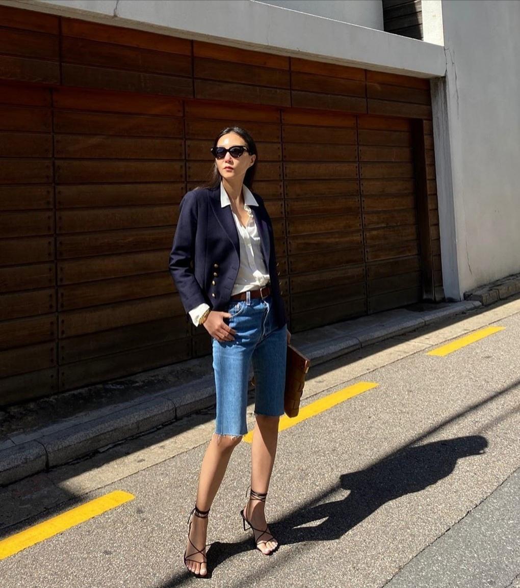 欧美风穿搭街拍高跟凉鞋,罗马凉鞋夏日必备通勤凉鞋