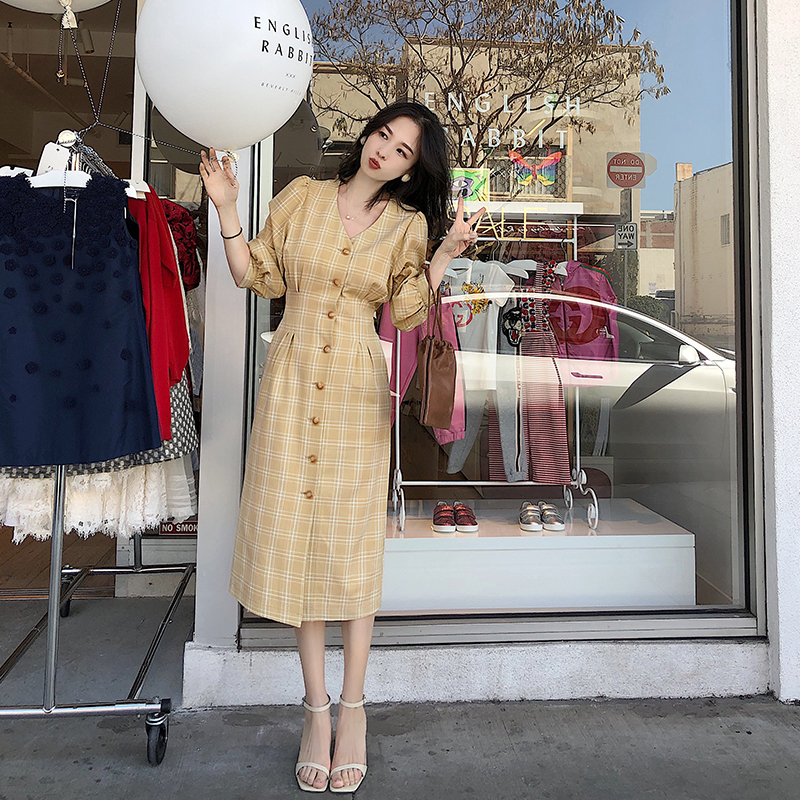 魅力网红连衣裙，显知性优雅，打造夏日迷人“砍男装”