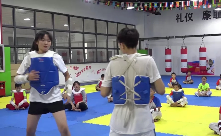 贵州女飞行员刘丹,贵州第一位女飞行员刘丹