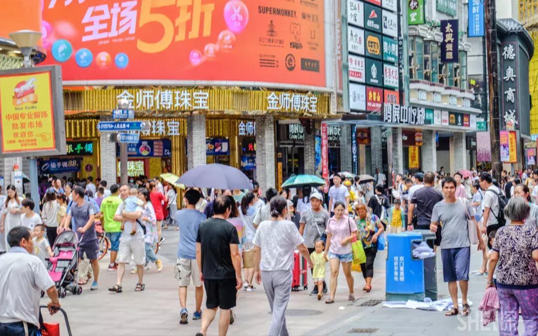 这里是东方世界,这里是东门英语怎么说