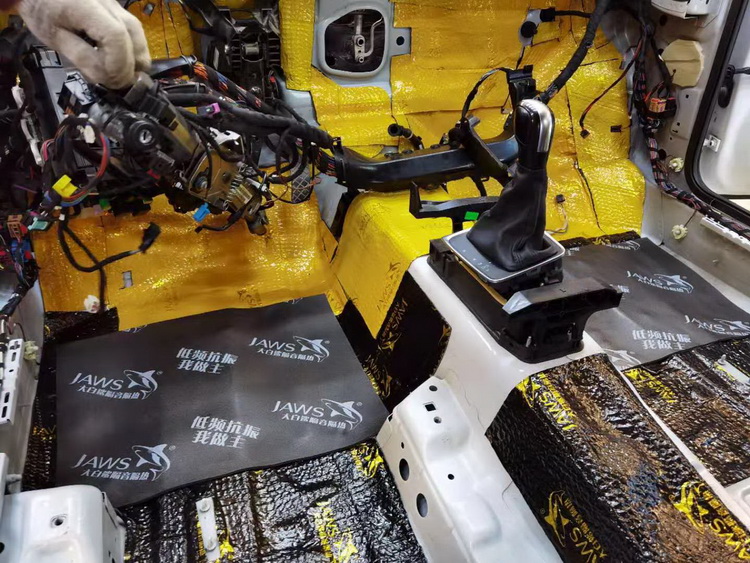 2023款大众高尔夫隔音效果测试,大白鲨隔音高尔夫r