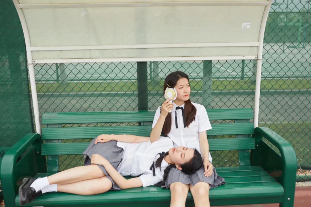 毕业照自己拍全身合成,毕业照自己拍怎么拍