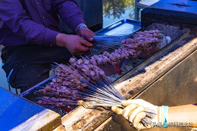 美丽青海，秋收的季节都兰红了，爆汁鲜甜的枸杞有小拇指大小