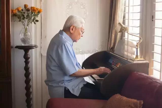 老年人还能学音乐吗,老年人为什么学唱歌