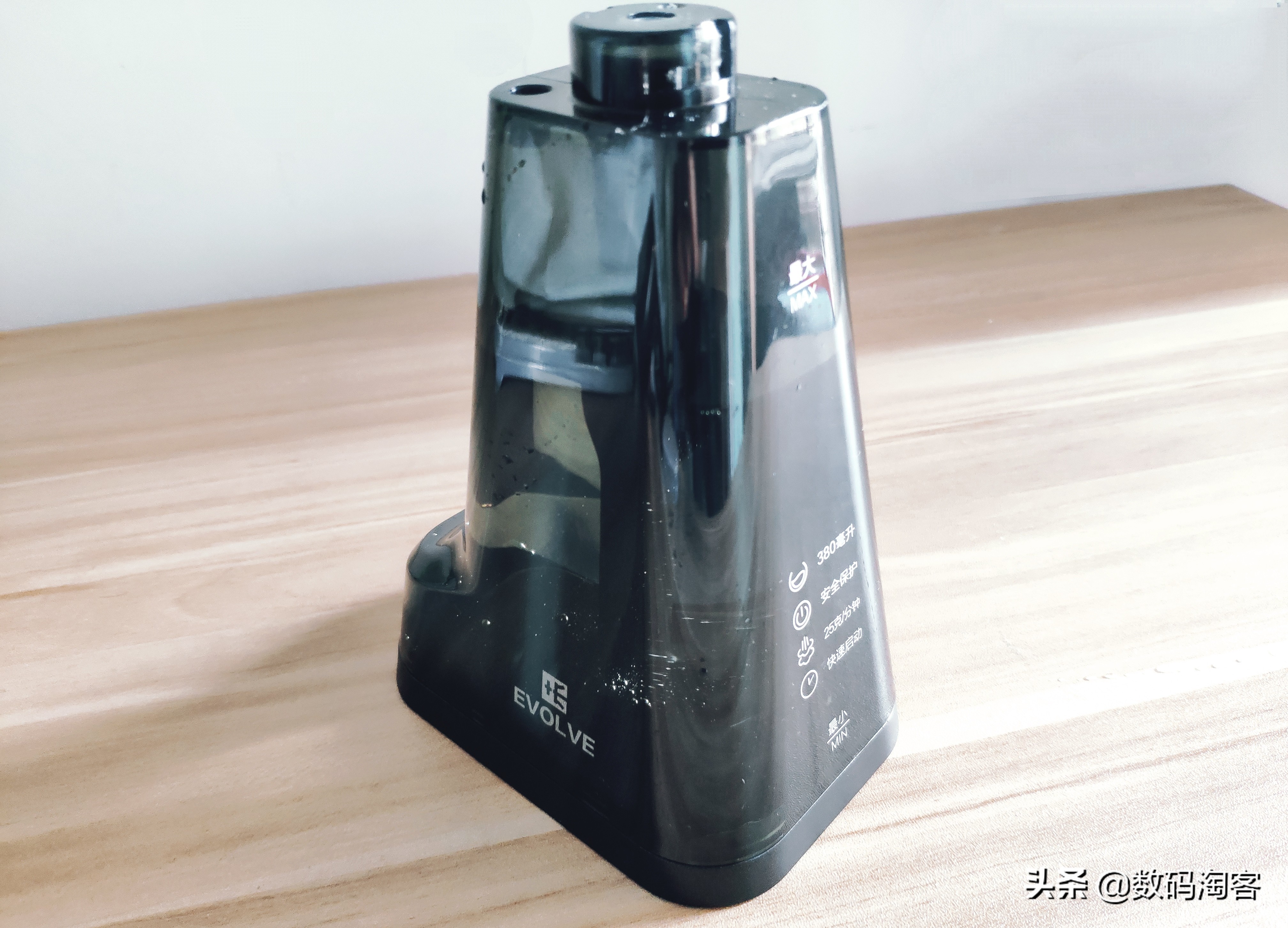 挂烫机没有熨斗弄出来的衣服好,小型衣物挂烫机