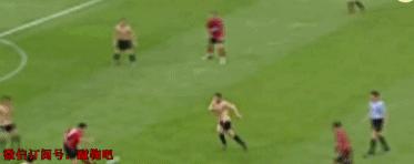 把球传进球门的球队,把球传球给内马尔