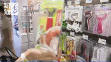 小坊探店|开业就断货！这家人气王百货，80斤小坊差点爬不出来