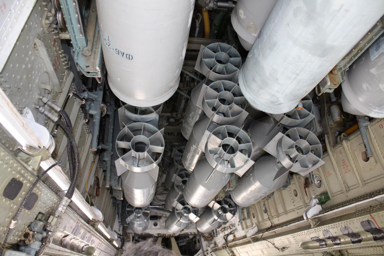 中美俄轰炸机内部弹仓,中美俄轰炸机视频