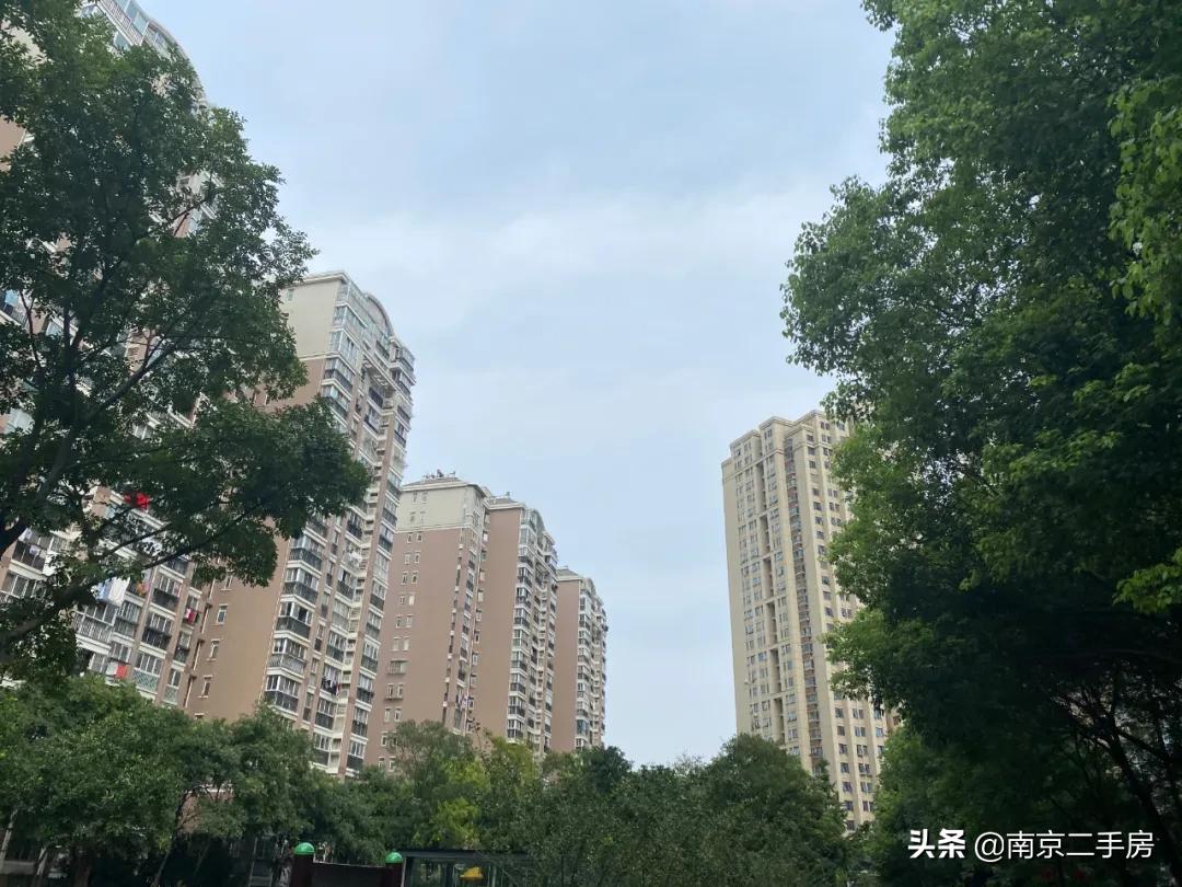 小区环境好价格低的二手房,小区位置好但物业差值得买吗