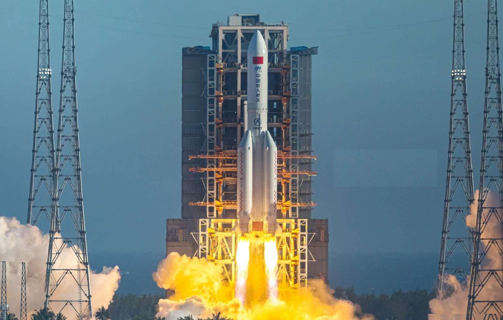 登月之谜是否是谣言呢,登月为什么被终止